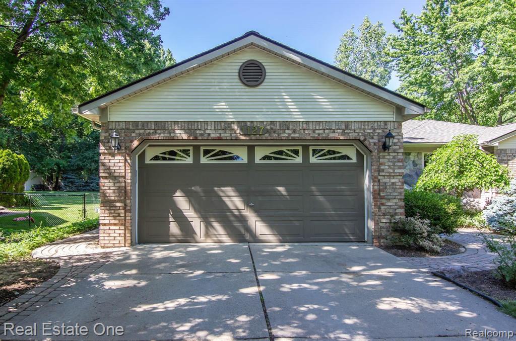 1127 Bloomer Road Rochester Hills, MI 48307 - Photo 2 of 28