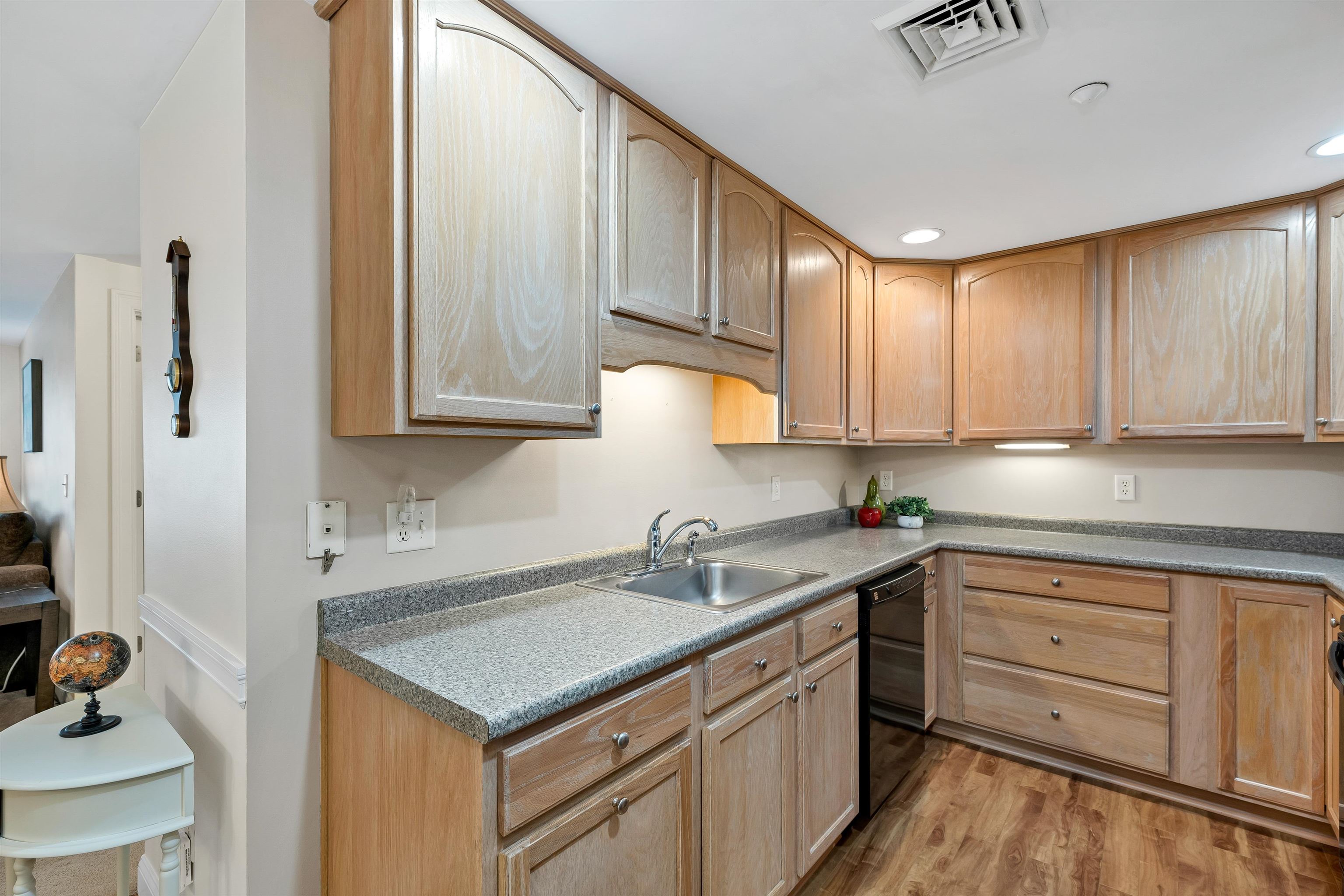 373 Lafayette Road, Unit 207 Hampton, NH 03842 - Photo 4 of 40