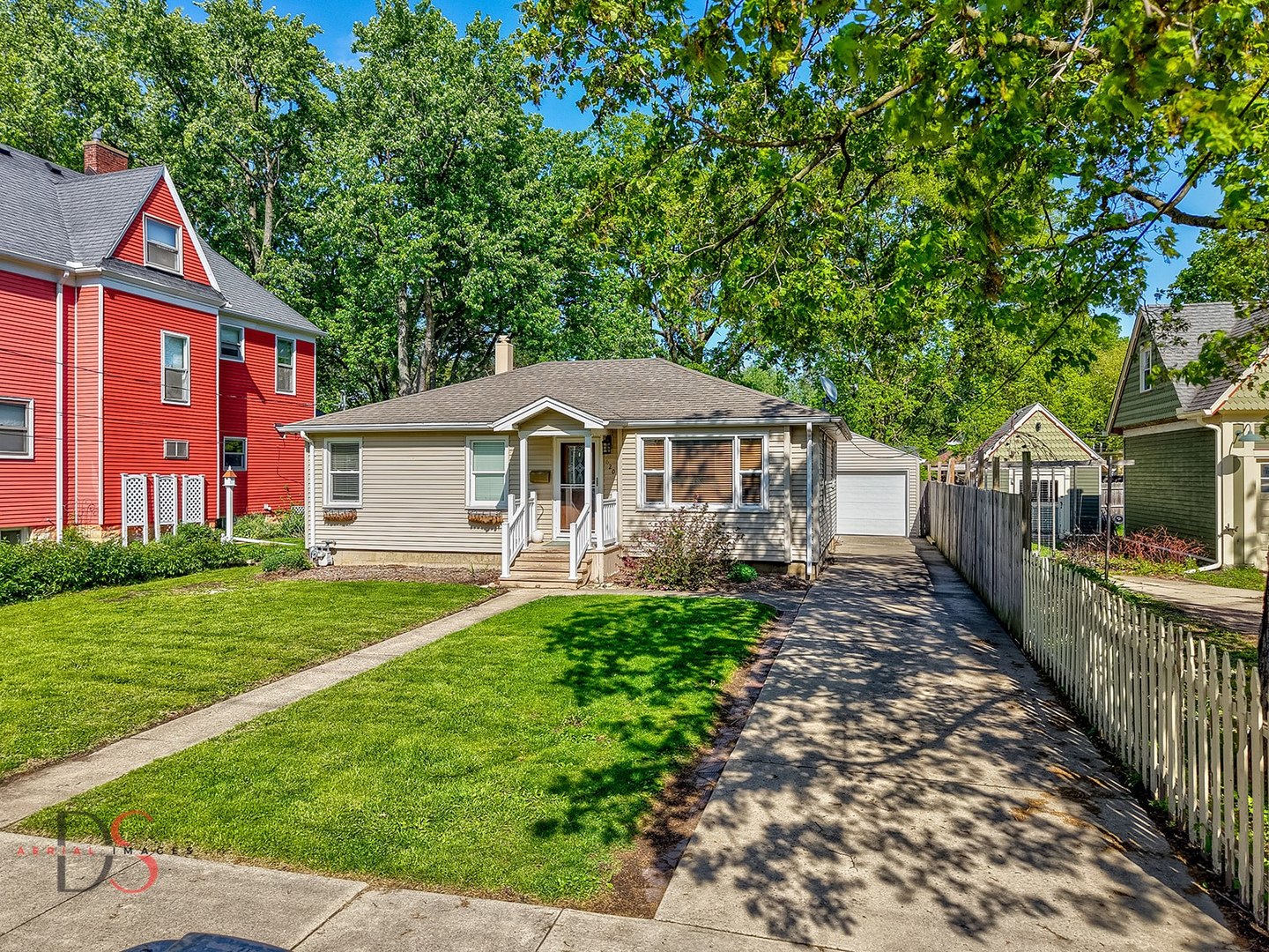 620 York Street Ottawa, IL 61350 - Photo 1 of 17 a front view of a house with yard patio and green space