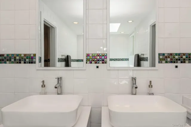 $2,195,000 | 715 Hands Creek Road, East Hampton, NY 11937