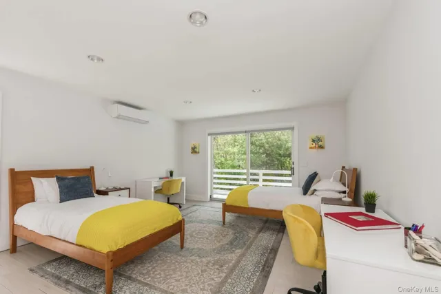 $2,195,000 | 715 Hands Creek Road, East Hampton, NY 11937