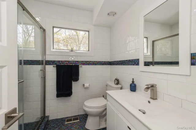 $2,195,000 | 715 Hands Creek Road, East Hampton, NY 11937