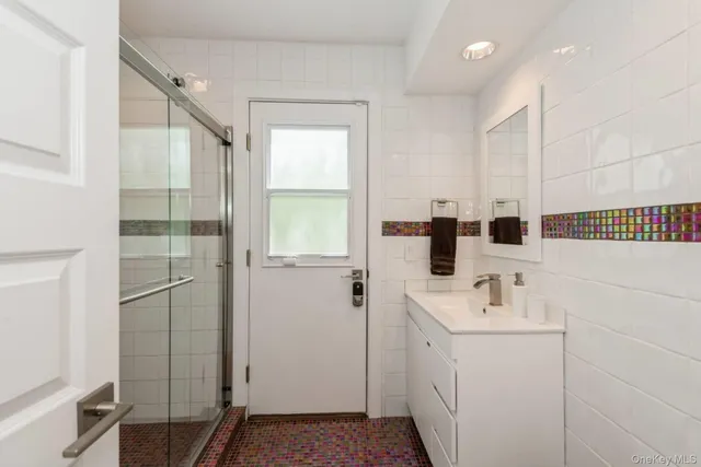 $2,195,000 | 715 Hands Creek Road, East Hampton, NY 11937