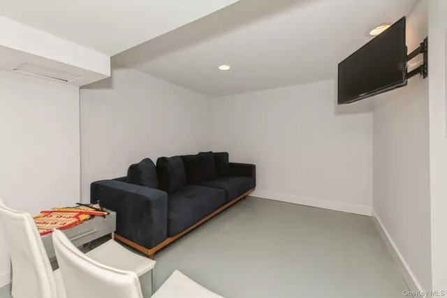 $2,195,000 | 715 Hands Creek Road, East Hampton, NY 11937