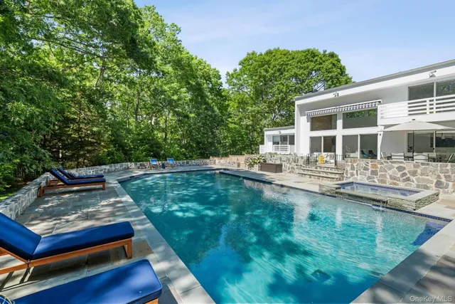 $2,195,000 | 715 Hands Creek Road, East Hampton, NY 11937
