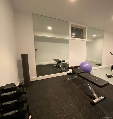 $2,195,000 | 715 Hands Creek Road, East Hampton, NY 11937