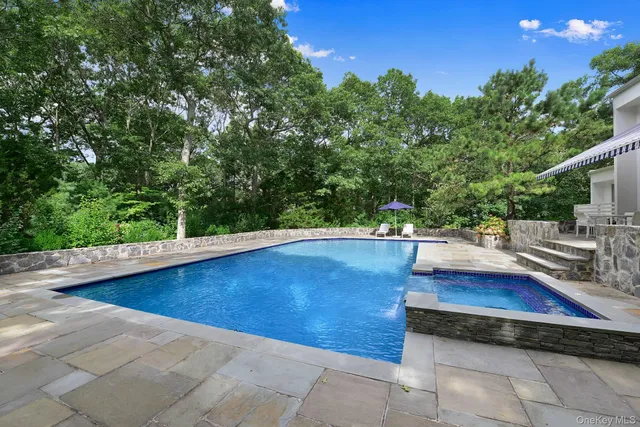 $2,195,000 | 715 Hands Creek Road, East Hampton, NY 11937