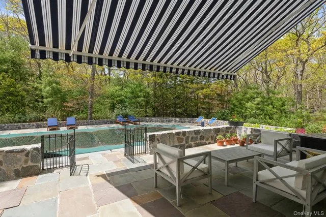 $2,195,000 | 715 Hands Creek Road, East Hampton, NY 11937