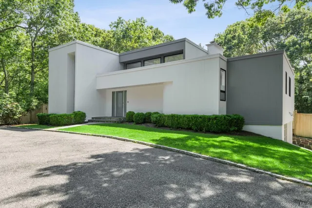 $2,195,000 | 715 Hands Creek Road, East Hampton, NY 11937