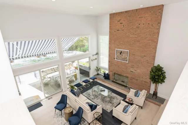 $2,195,000 | 715 Hands Creek Road, East Hampton, NY 11937