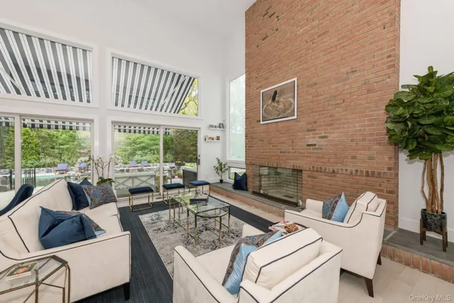 $2,195,000 | 715 Hands Creek Road, East Hampton, NY 11937