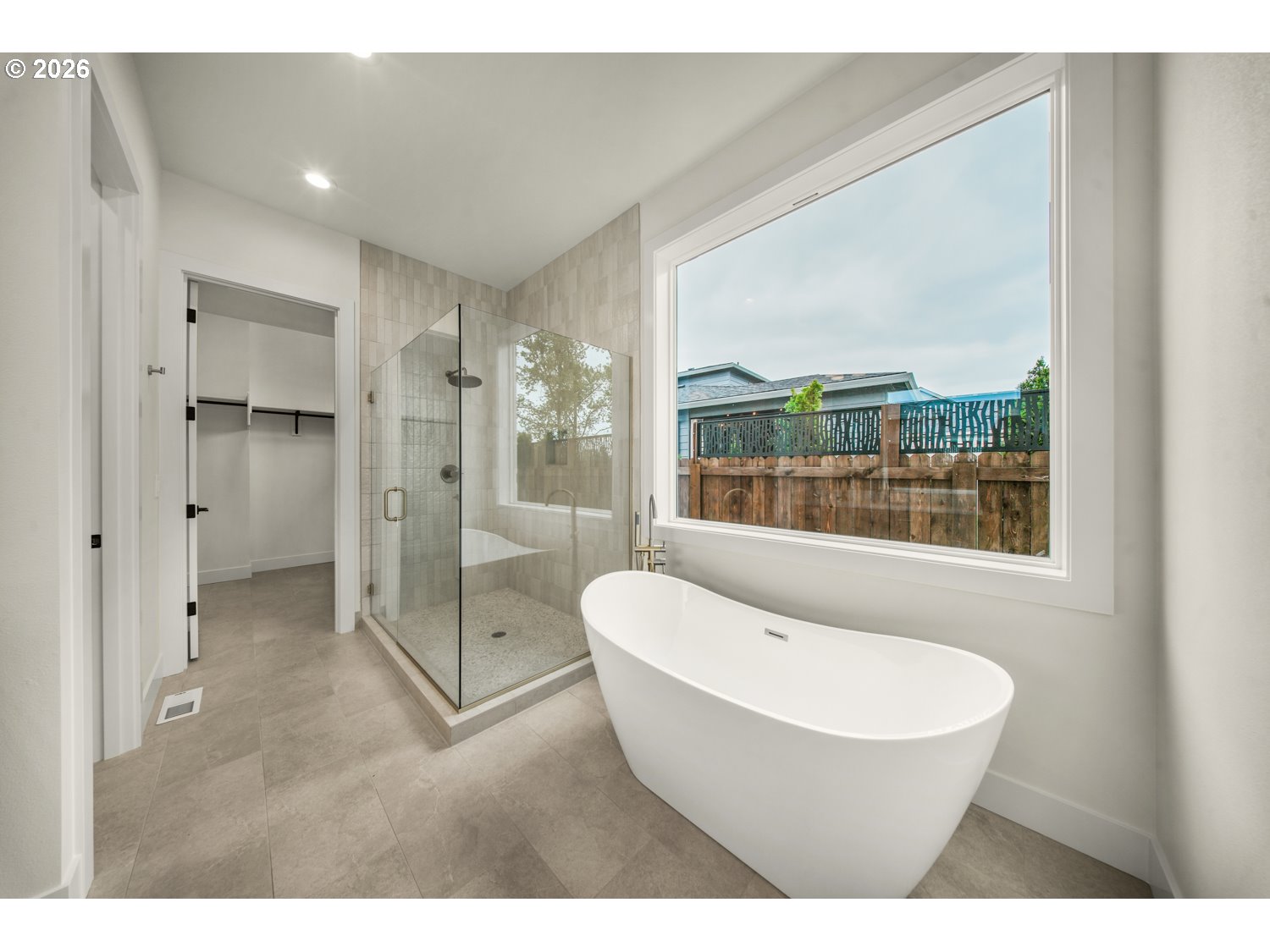 2040 South River Road Kelso, WA 98626 - Photo 21 of 43 a bathroom with a bathtub and a shower