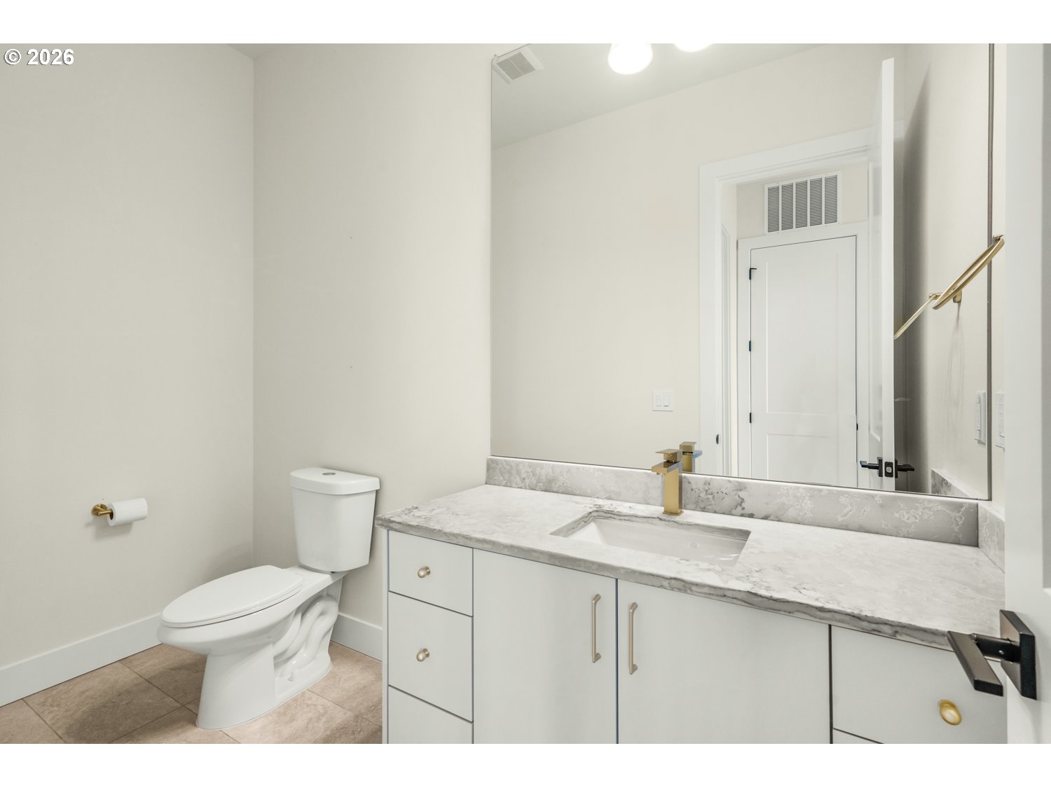 2040 South River Road Kelso, WA 98626 - Photo 25 of 43 a bathroom with a granite countertop sink a toilet and a mirror