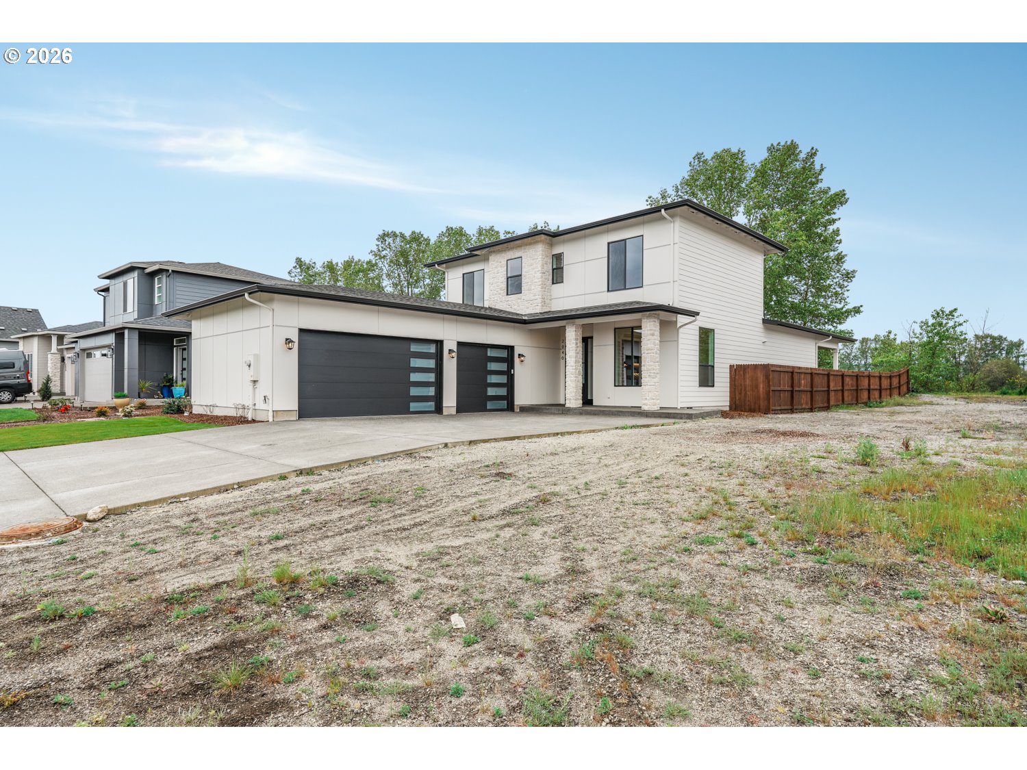 2040 South River Road Kelso, WA 98626 - Photo 40 of 43 a front view of a house with a garden