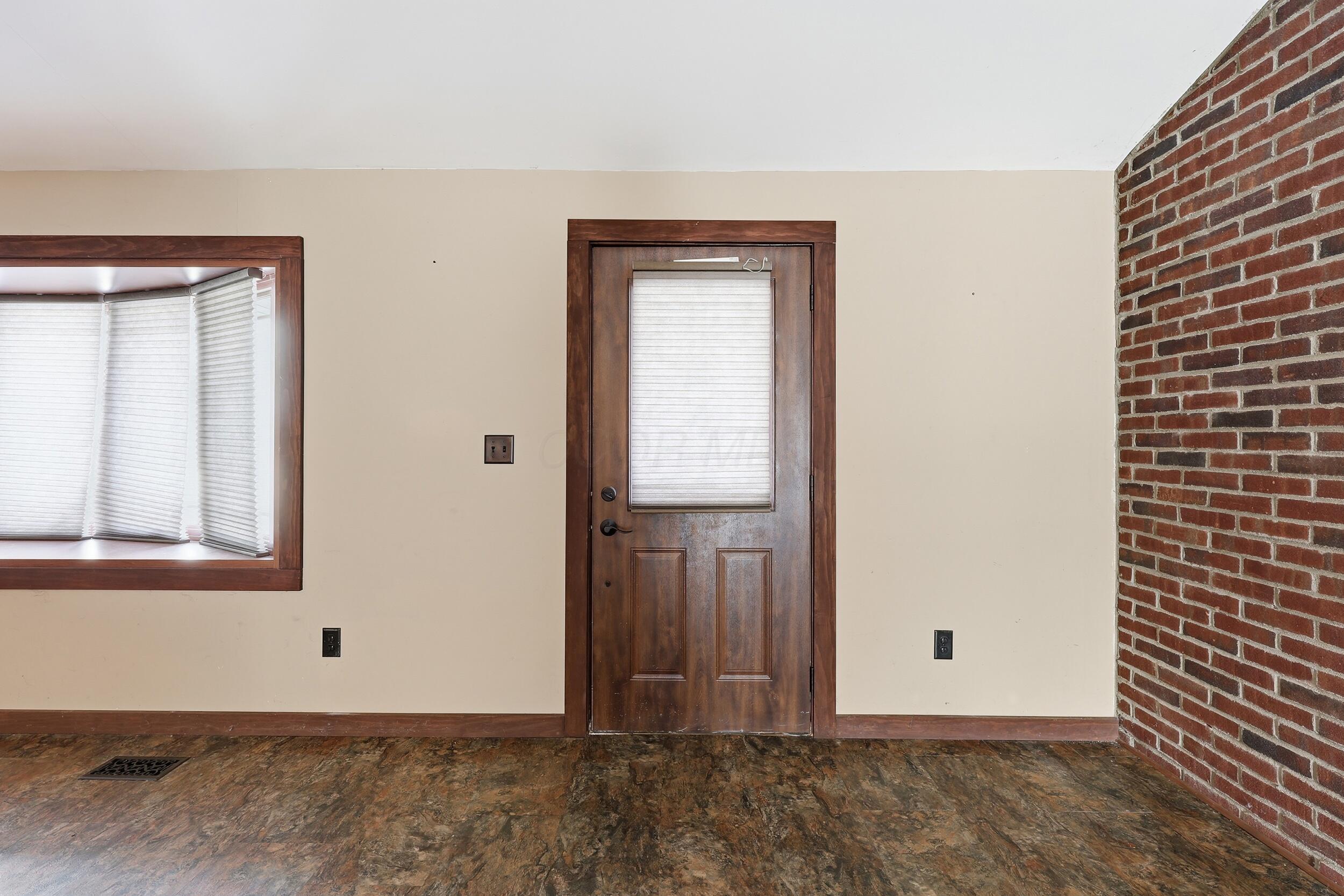 5370 Dublin Road Delaware, OH 43015 - Photo 8 of 50 Entry