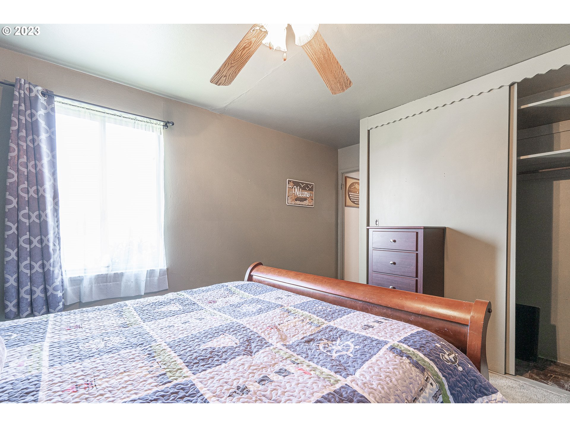 1639 F Street Springfield, OR 97477 - Photo 15 of 32 a bedroom with a bed and a window