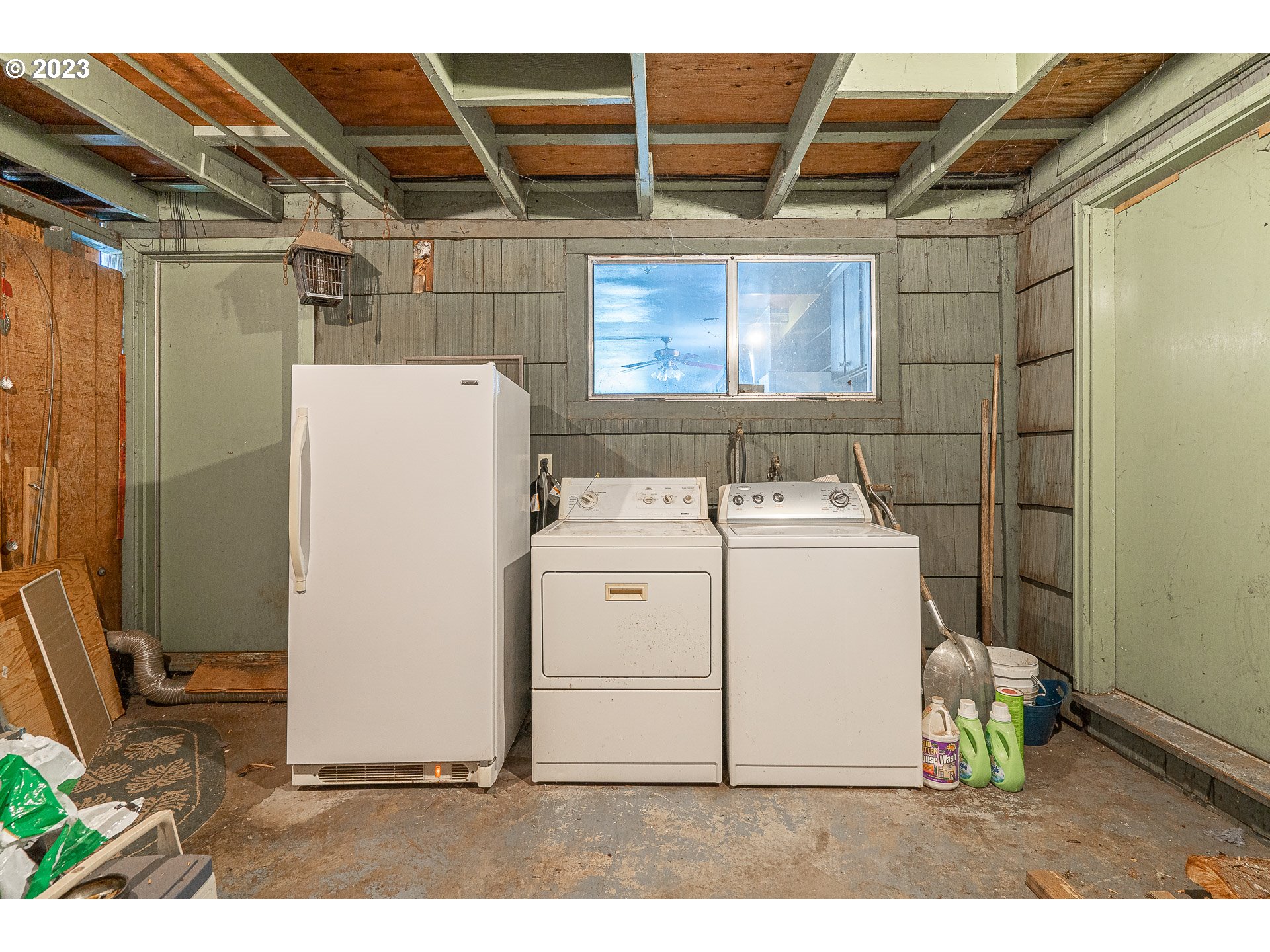 1639 F Street Springfield, OR 97477 - Photo 21 of 32 a utility room with dryer and washer