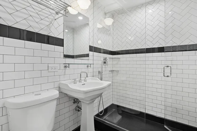 $3,400 | 4932 North Ridgeway Avenue, Unit 2, Chicago, IL 60625