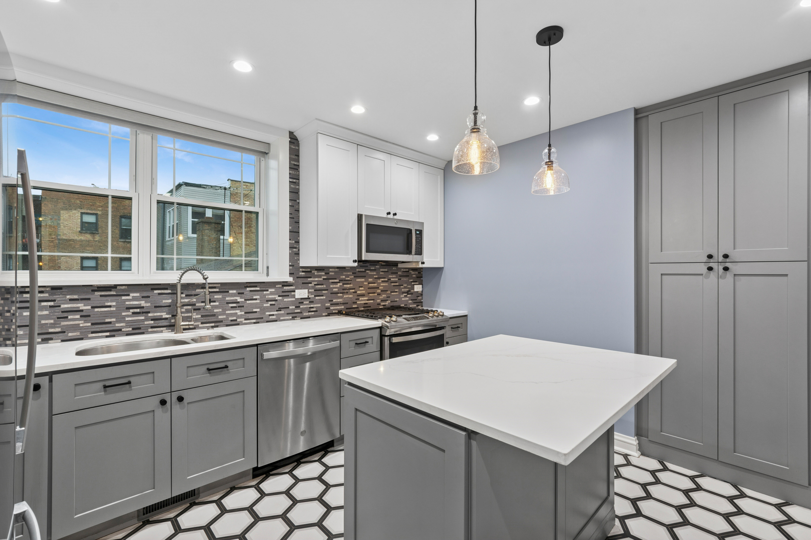 4932 North Ridgeway Avenue, Unit 2 Chicago, IL 60625 - Photo 20 of 21 a kitchen that has a sink a stove and a microwave