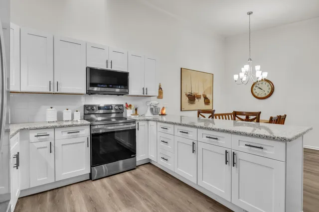 $314,900 | 7156 Sturnbridge, West Bloomfield, MI 48322