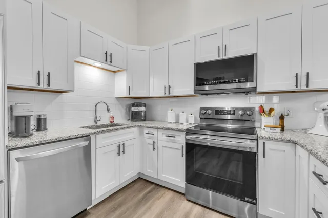 $314,900 | 7156 Sturnbridge, West Bloomfield, MI 48322