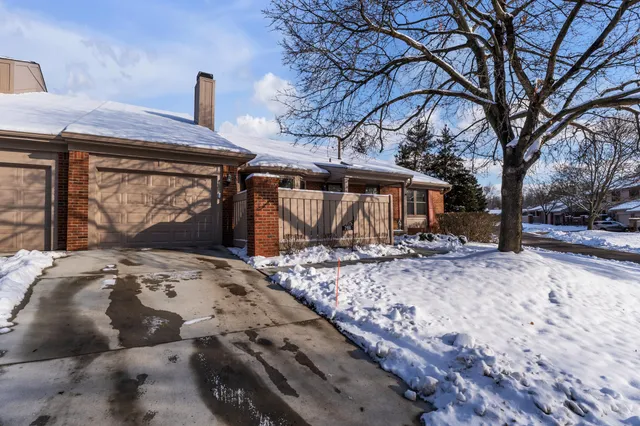 $314,900 | 7156 Sturnbridge, West Bloomfield, MI 48322