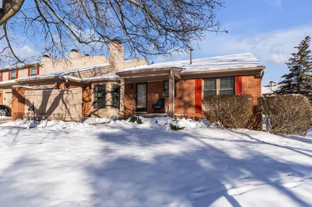 $314,900 | 7156 Sturnbridge, West Bloomfield, MI 48322
