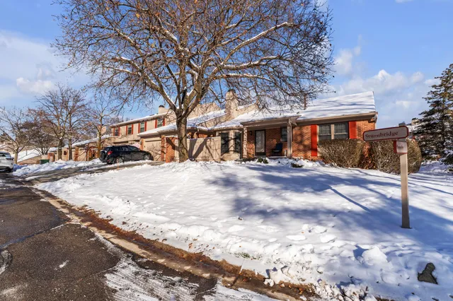 $314,900 | 7156 Sturnbridge, West Bloomfield, MI 48322