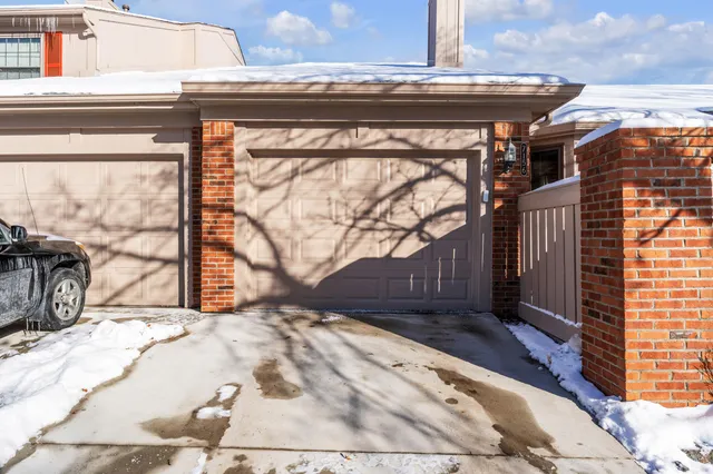 $314,900 | 7156 Sturnbridge, West Bloomfield, MI 48322