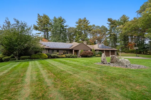 a view of a house with a backyard
