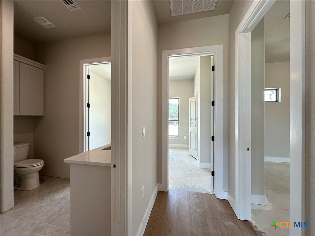 418 Dos Rios Drive Belton, TX 76513 - Photo 11 of 41 a bathroom with a toilet
