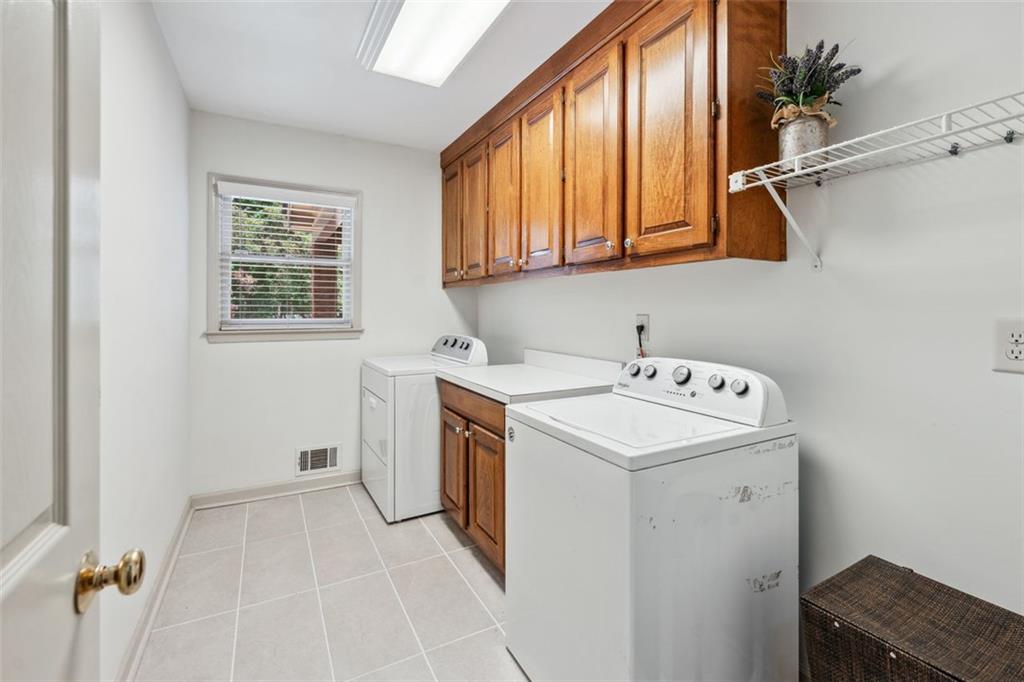 2065 Innsfail Drive Snellville, GA 30078 - Photo 22 of 71 a utility room with dryer and washer