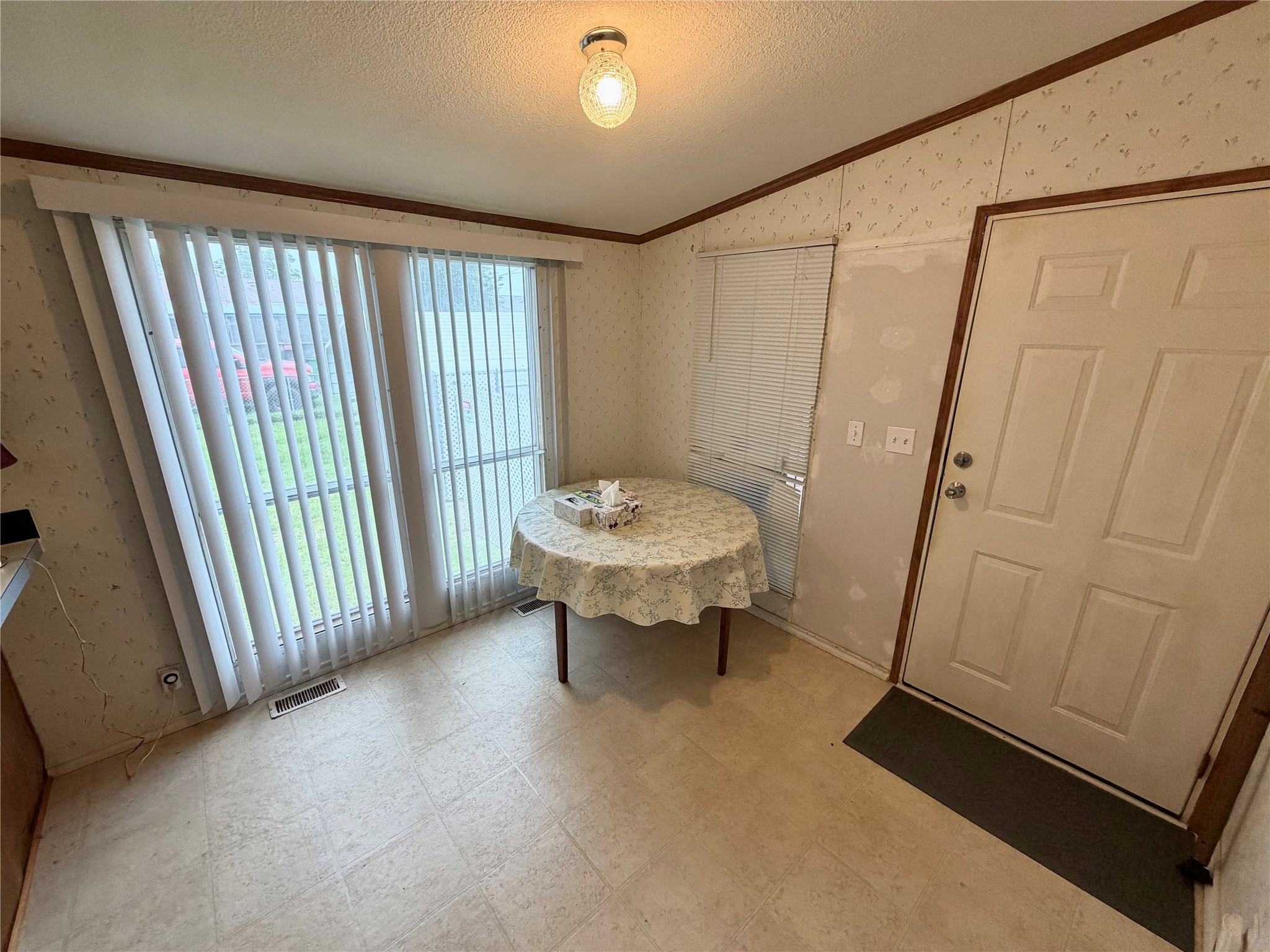 153 Prairie Lea Drive Angleton, TX 77515 - Photo 14 of 30 a view of a room with a furniture and tub
