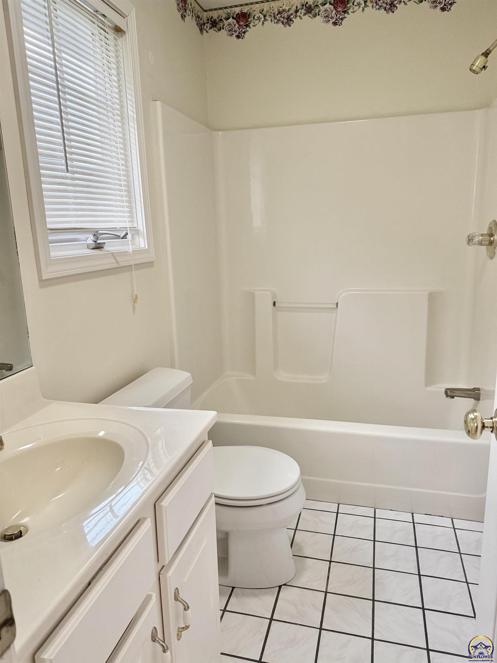 2027 Southwest West Trail Road Topeka, KS 66615 - Photo 34 of 56 Bedroom 2 Jack and Jill Bath.