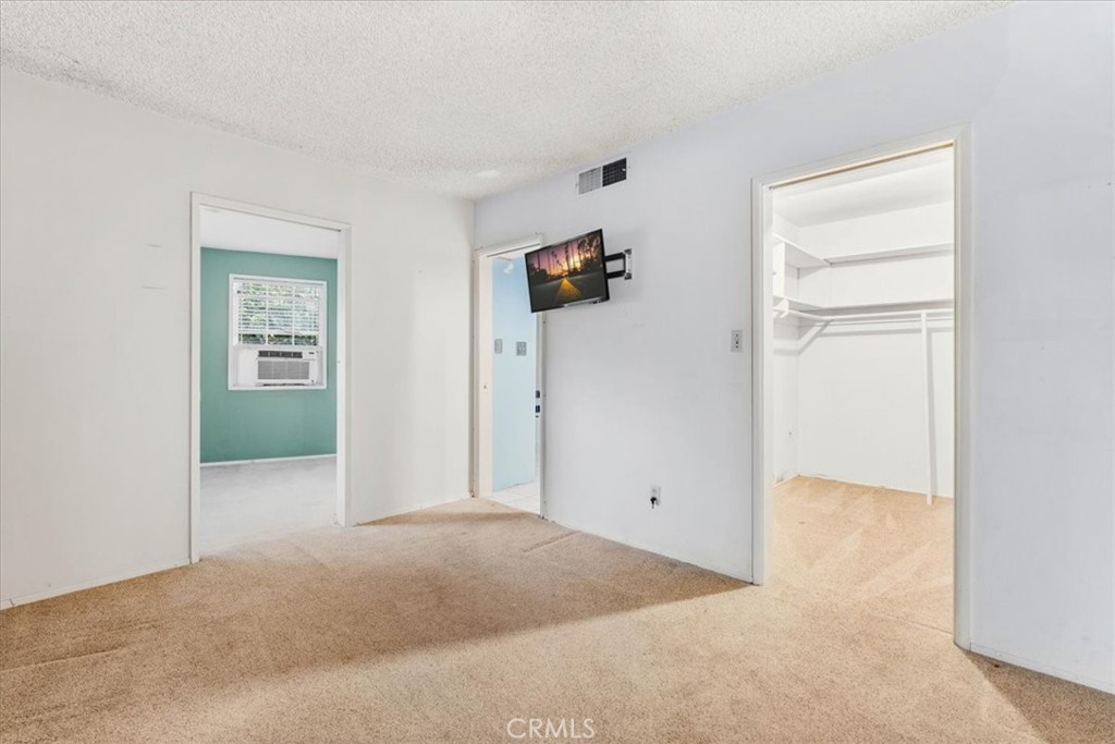 2807 Wyoming Way Riverside, CA 92506 - Photo 18 of 40 a view of a big room with closet and mirror