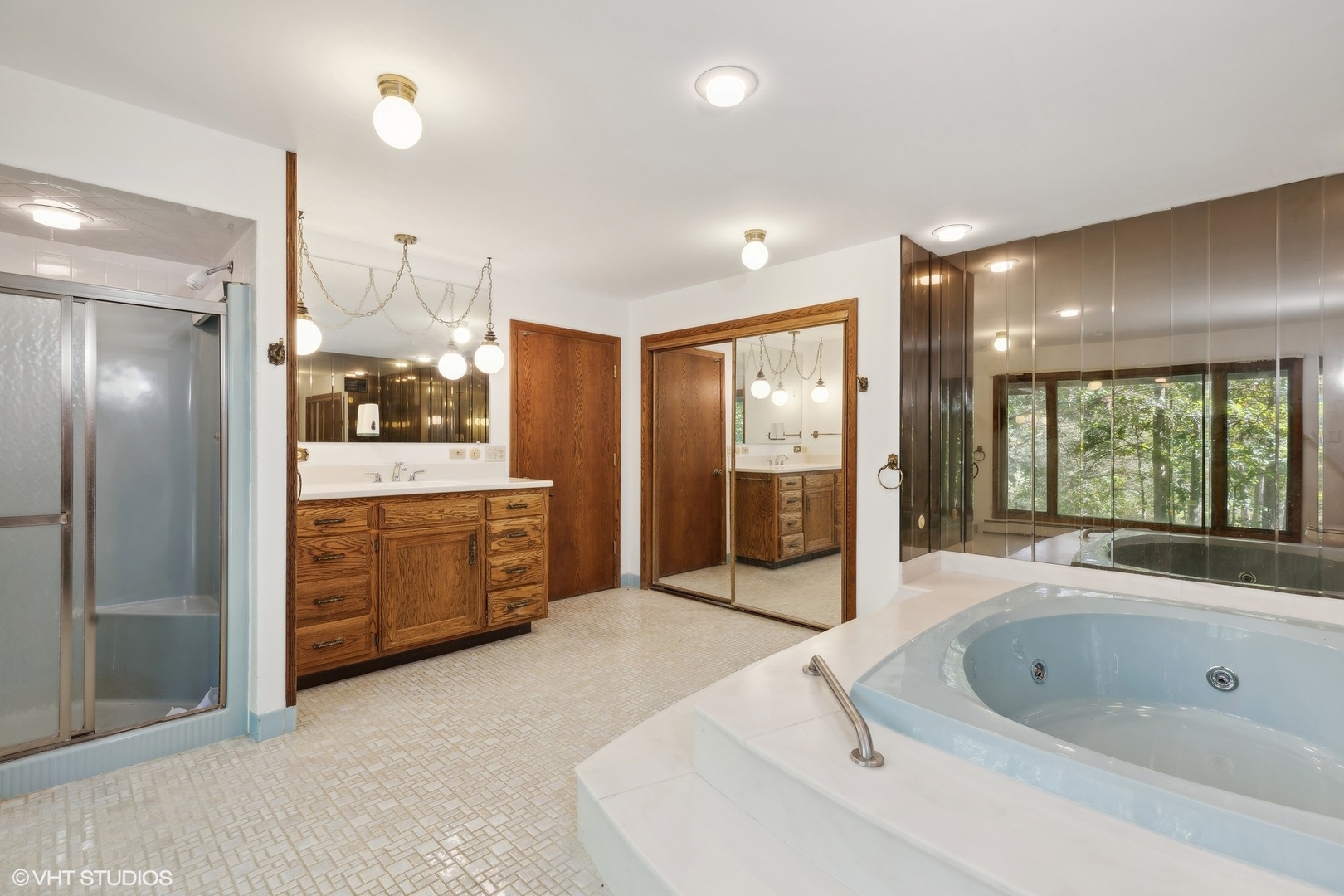 27721 South Klemme Road Crete, IL 60417 - Photo 16 of 28 a bathroom with a tub sink shower and mirror