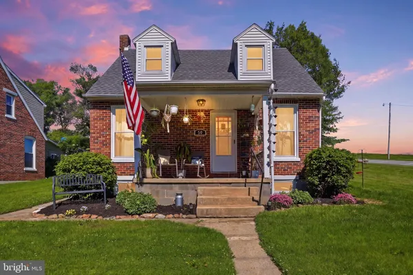 $240,000 | 50 South Main Street, Seven Valleys, PA 17360
