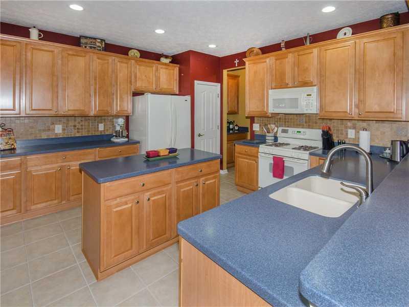 12938 Ratliff Run Fishers, IN 46037 - Photo 6 of 23 Gallery Image 6