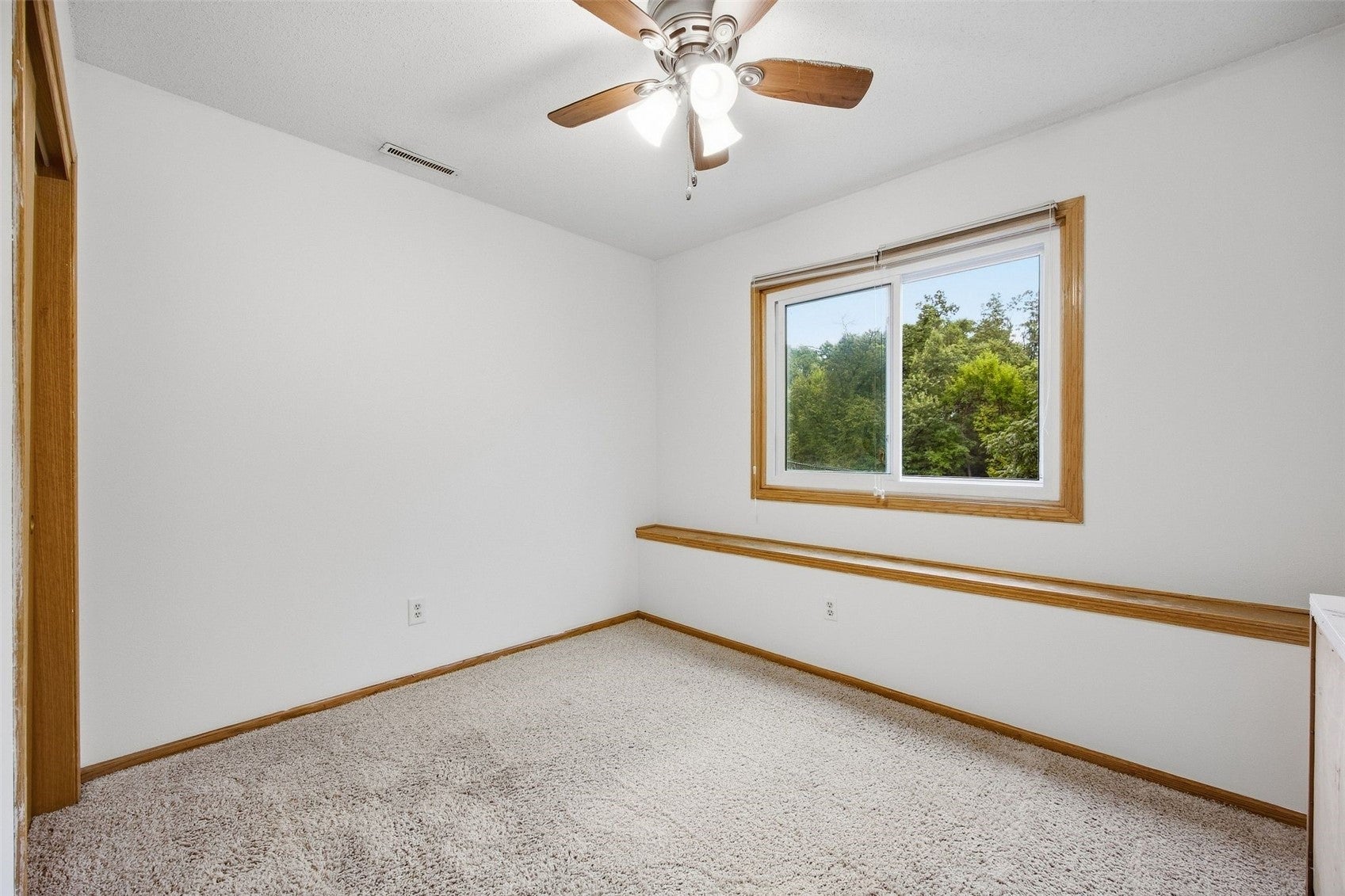 5013 North Willowbend Road Northeast Cedar Rapids, IA 52411 - Photo 15 of 24 Gallery Image 15