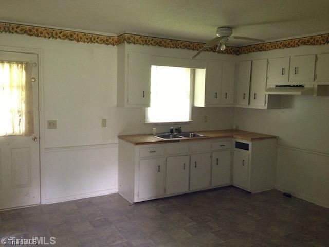 556 Heatherton Lane Rural Hall, NC 27045 - Photo 8 of 8 Kitchen.