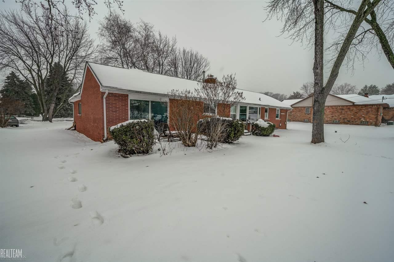 92 Boyken Road Rochester, MI 48307 - Photo 20 of 21 31340610-19.JPG