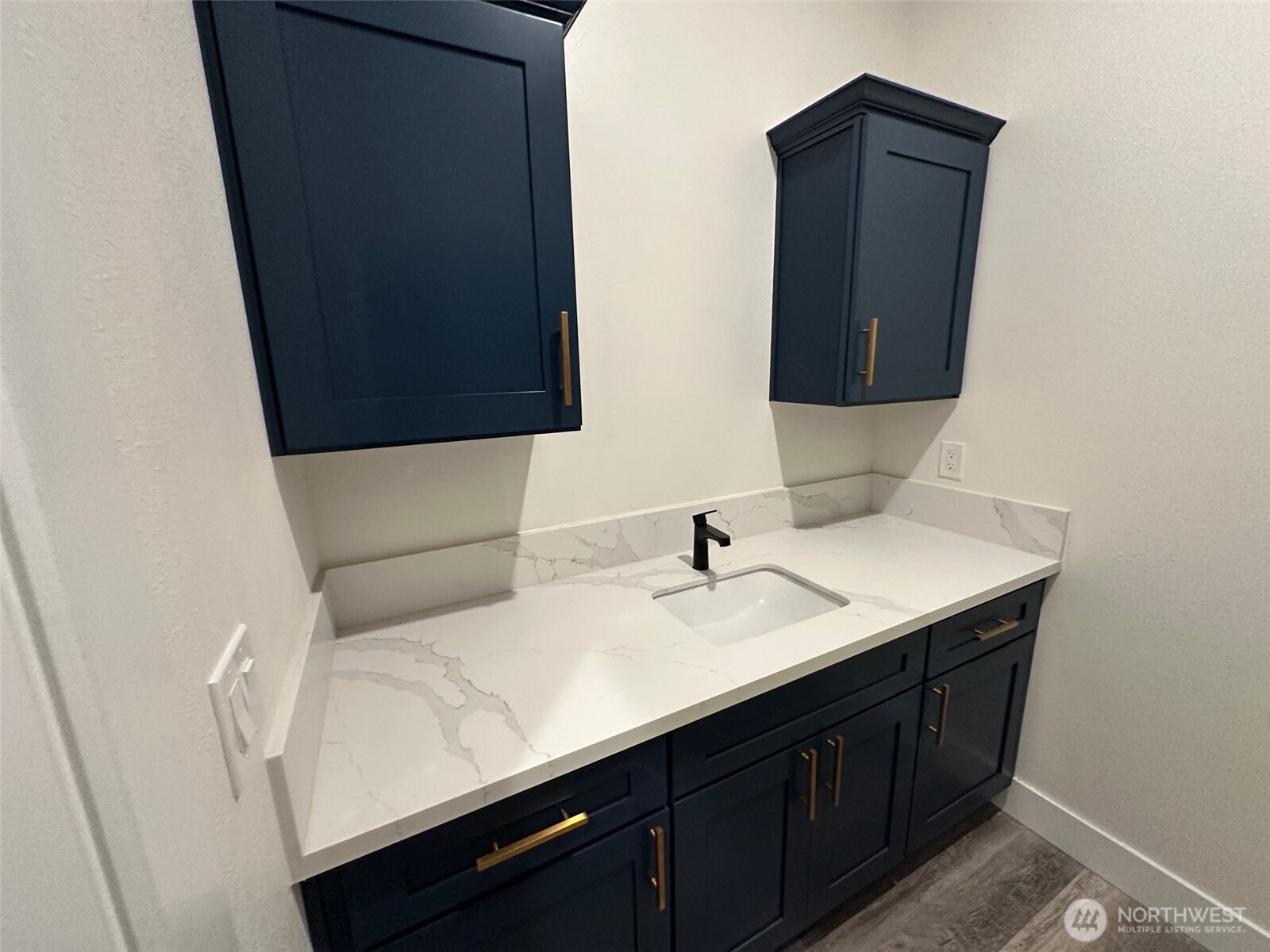 559 Upper Naselle Road Naselle, WA 98638 - Photo 16 of 32 a bathroom with a sink and a mirror