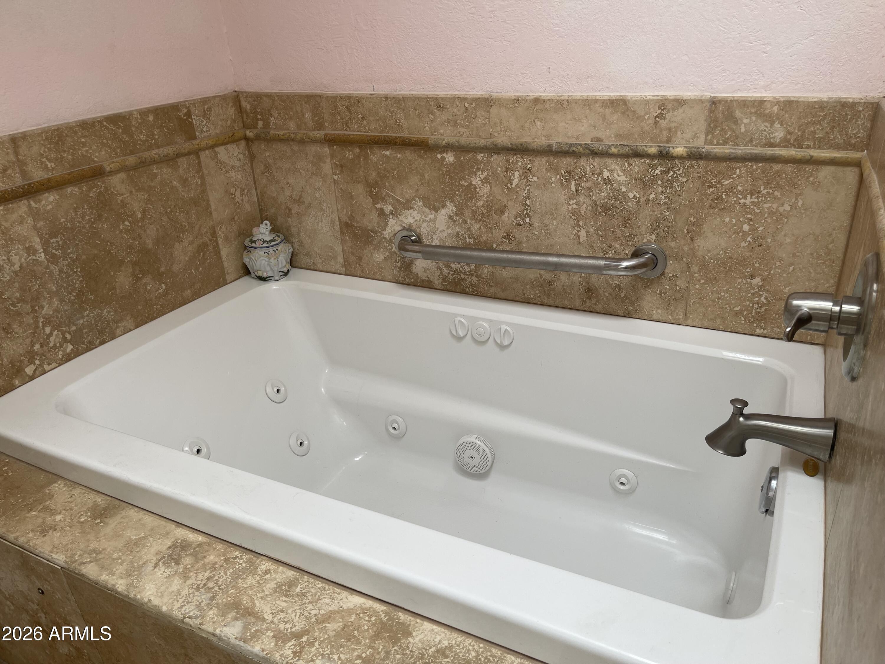 14555 South Acapulco Road Arizona City, AZ 85123 - Photo 27 of 46 Large soaker tub with jets