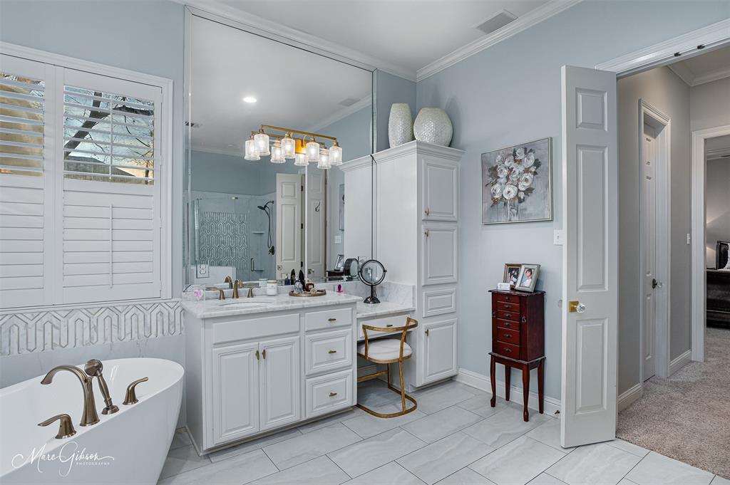 1310 Bay Ridge Drive Bossier City, LA 71111 - Photo 23 of 37 a bathroom with a double vanity sink mirror and bathtub