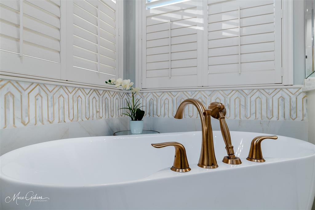 1310 Bay Ridge Drive Bossier City, LA 71111 - Photo 24 of 37 a bathroom with a bathtub