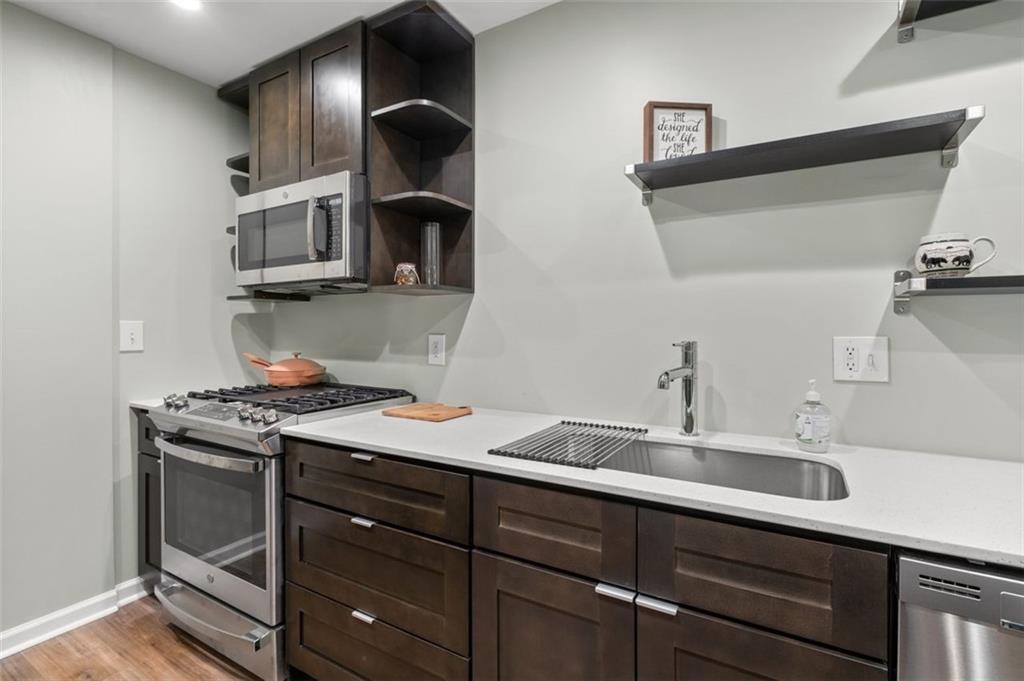 6851 Roswell Road, Unit H18 Atlanta, GA 30328 - Photo 3 of 33