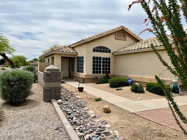 $2,450 | 7419 West Tina Lane, Glendale, AZ 85310