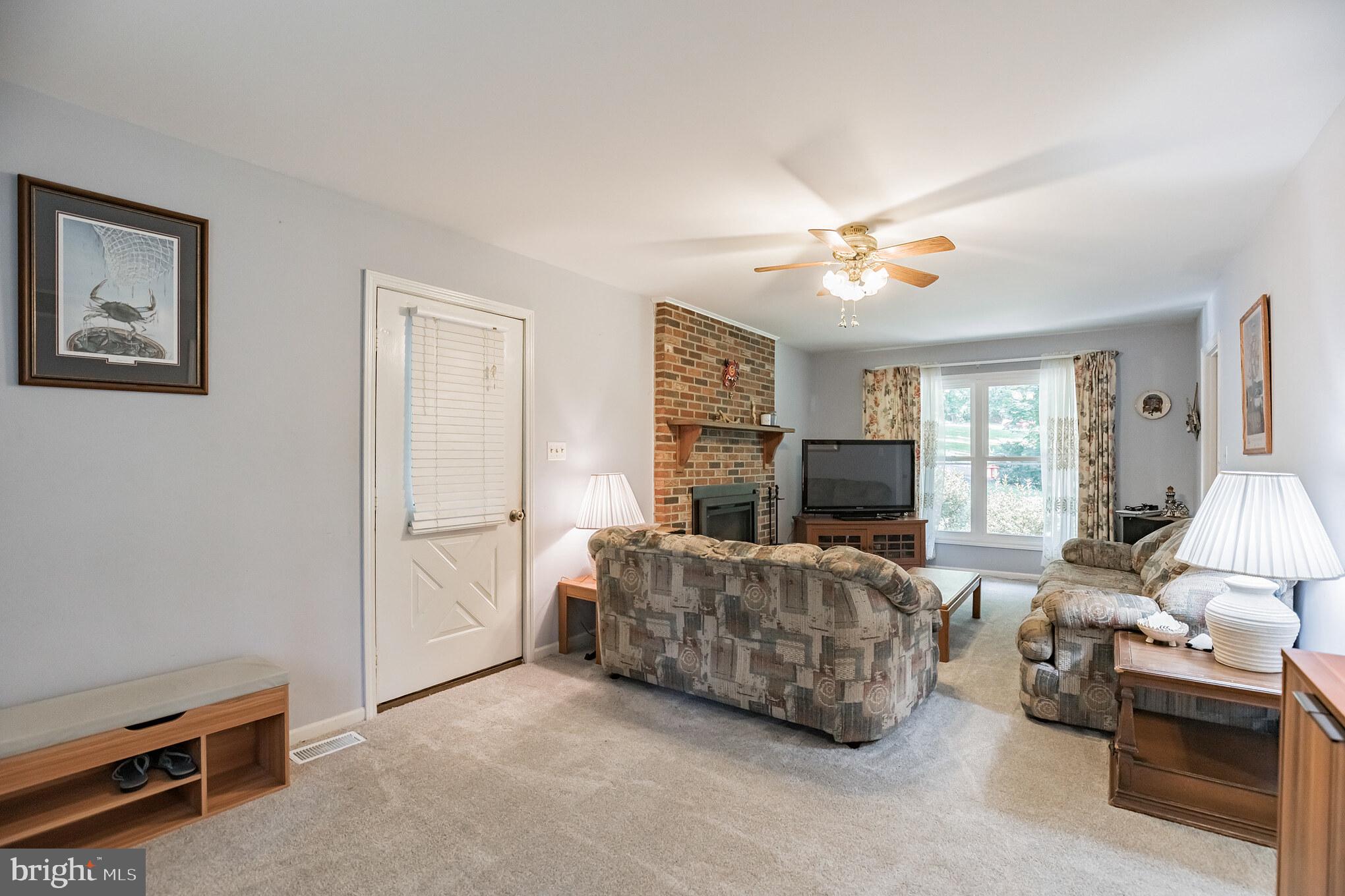 3750 Spruce Road Port Republic, MD 20676 - Photo 3 of 29 Family room