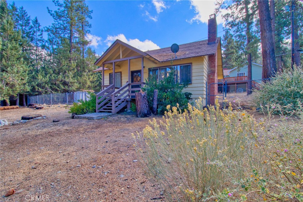 1215 Lark Road Wrightwood, CA 92397 - Photo 23 of 34 a front view of a house with garden