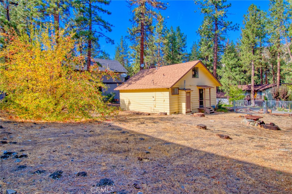 1215 Lark Road Wrightwood, CA 92397 - Photo 26 of 34 a view of backyard of the house